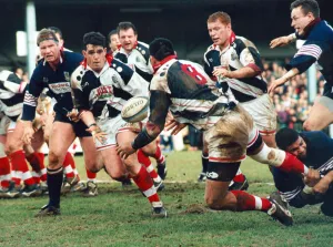 Pontypridds Dale McIntosh passes the ball to Matthew Lloyd. March 1997