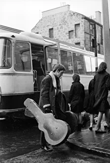00082 Prints: Pop group The Fourmost on tour The band and crew arrive at the Edinburgh