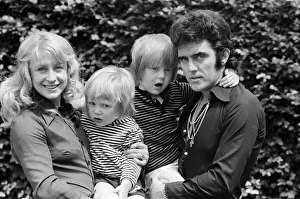 00705 Prints: Pop singer Alvin Stardust at his new house in Stanmore with his family - wife Iris