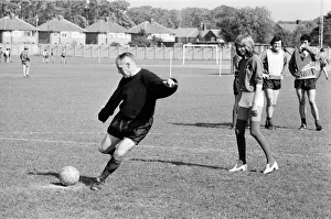 00462 Prints: Pop singer Cilla Black and comedian Jimmy Tarbuck paid a visit to the training ground of