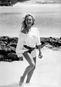 Pop singer Jay Aston does like to be beside the seaside on a paradise island