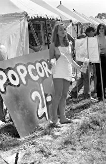 Images Dated 9th August 1970: Popcorn Salesgirl Heather Binks at The Tenth National Jazz and Blues Festival
