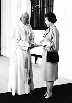 00184 Prints: Pope John Paul II holds hand of Queen Elizabeth II 1982