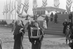 Coventry Prints: Pope John Paul IIs visit to Coventry Airport for a mid-morning mass. 30th May 1982