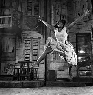 Porgy & Bess'Elizabeth Foster. October 1952 C5038-001