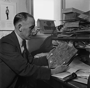 Portsmouth football club. Bob Jackson, Manager. March 1949 O17178-001