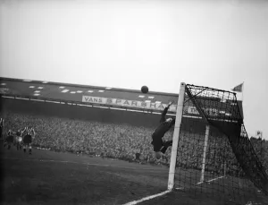 Portsmouth v Newcastle United, League Division One, Fratton Park