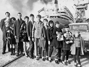 Emigration Prints: Ten Pound Poms a colloquial term used in Australia to describe British subjects who
