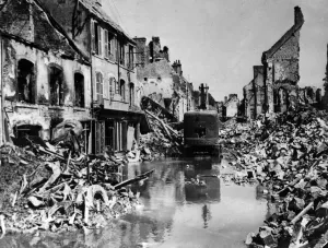 Wartime Prints: A powerful shovel tackles the seemingly hopeless task of reopening the streets of