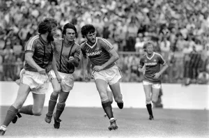 Pre Season Friendly. Glentoran v Manchester United. August 1982 MF08-19-031