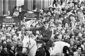 Premier of A Hard Days Night, crowds gather to catch sight of