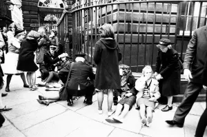 Premier of A Hard Days Night, crowds gather to catch sight of