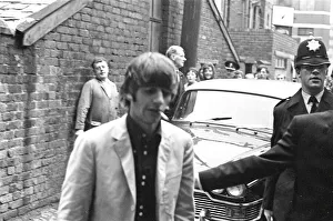 Premier of A Hard Days Night, crowds gather to catch sight of