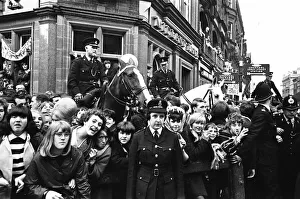 Premier of A Hard Days Night, crowds gather to catch sight of
