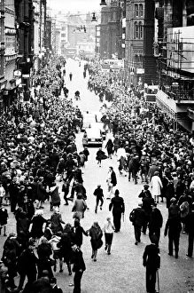 00396 Prints: Premier of A Hard Days Night, crowds gather to catch sight of