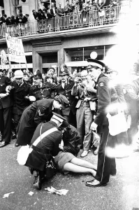 00396 Prints: Premier of A Hard Days Night, crowds gather to catch sight of