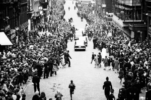 00396 Prints: Premier of A Hard Days Night, crowds gather to catch sight of