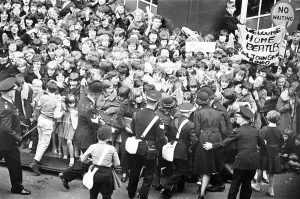 00396 Prints: Premier of A Hard Days Night, crowds gather to catch sight of