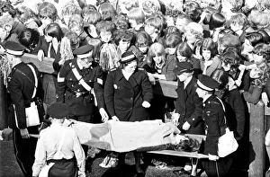 00396 Prints: Premier of A Hard Days Night, crowds gather to catch sight of