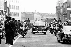 00396 Prints: Premier of A Hard Days Night, crowds gather to catch sight of