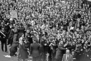 00396 Prints: Premier of A Hard Days Night, crowds gather to catch sight of