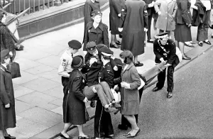 00396 Prints: Premier of A Hard Days Night, crowds gather to catch sight of