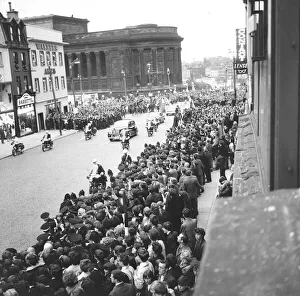 00396 Prints: Premier of A Hard Days Night, crowds gather to catch sight of