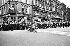 00396 Prints: Premier of A Hard Days Night, crowds gather to catch sight of