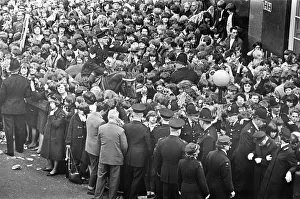 00396 Prints: Premier of A Hard Days Night, crowds gather to catch sight of