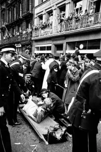 00396 Prints: Premier of A Hard Days Night, crowds gather to catch sight of