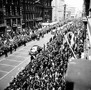 00396 Prints: Premier of A Hard Days Night, crowds gather to catch sight of