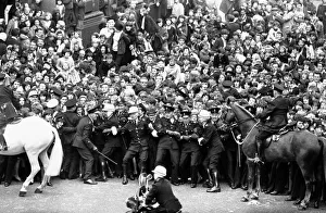 Premier of A Hard Days Night, crowds gather to catch sight of