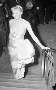 Glamorous Prints: Premiere of the film The barefoot Contessa November 1954 Karen Greer