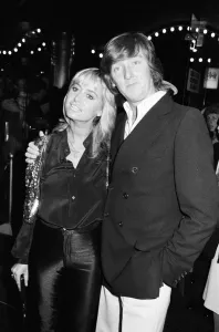 Premieres Prints: The premiere of Xanadu, London. Susan George and Derek Webster