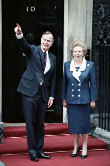 01292 Prints: President of the United States George Bush and Prime Minister Margaret Thatcher outside