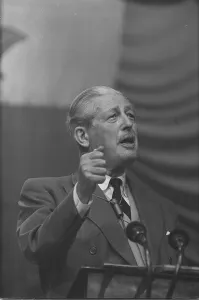 Public Speaking Prints: The Prime Minister Harold Macmillan stirs up the party faithful at the 1962 Conservative
