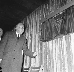 01071 Prints: Prime Minister Harold Wilson (1916 - 1995) unveils a plaque to Ellen Cicely Wilkinson