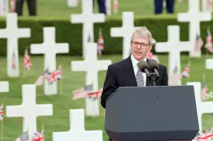 01395 Prints: Prime Minister John Major at the American Military Cemetery in Madingley, near Cambridge