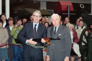 01389 Prints: Prime Minister John Major with Field Marshal Lord Bramwall at the presentation to the PM