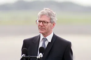 Prime Minister John Major meets US President Bill Clinton at RAF Mildenhall, Suffolk
