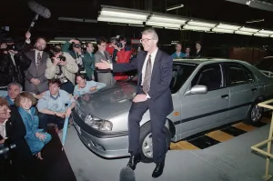01391 Prints: Prime Minister John Major visiting a Nissan car factory. 29th March 1992