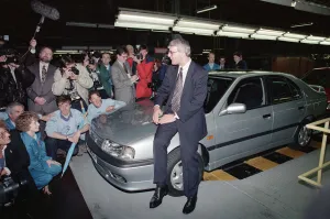 01391 Prints: Prime Minister John Major visiting a Nissan car factory. 29th March 1992