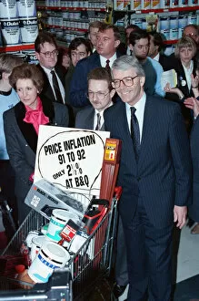 01390 Collection: Prime Minister John Major with his wife Norma in a B&Q store