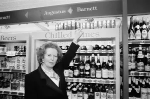 01305 Prints: Prime Minister Margaret Thatcher campaigning in Ealing. 30th May 1987