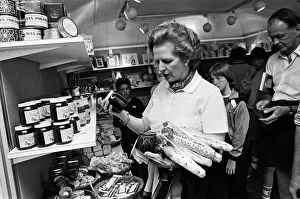 01262 Prints: Prime Minister Margaret Thatcher on holiday at Bedruthan, Cornwall. 10th August 1981