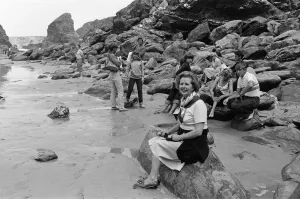 01174 Prints: Prime Minister Margaret Thatcher on holiday in North Cornwall. 10th August 1981