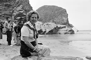 01174 Prints: Prime Minister Margaret Thatcher on holiday in North Cornwall. 10th August 1981