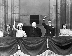 Greeting Prints: Prime Minister Winston Churchill joins Royal Family 1945 on the balcony