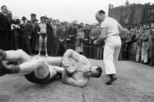 00938 Prints: Primo Carnera v Al Hayes, Open Air Training Session at Ludgate Circus Gardens, London