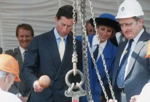 00185 Prints: Prince Charles with block and tackle as Princess Diana looks on at the Glasgow Garden